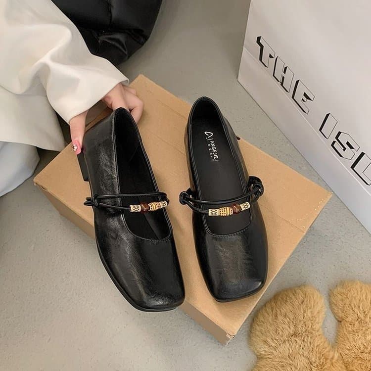 French square toe Mary Jane shoes for women 2026 spring and autumn new retro beaded with skirt evening style small leather shoes