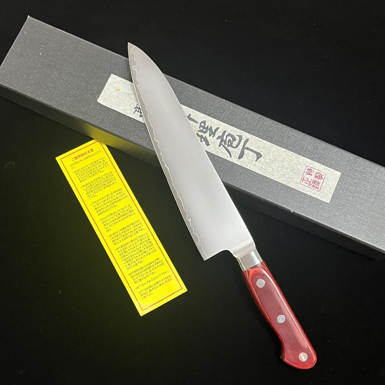 Japanese-style VG10 chef's knife with matte finish, integrated keel, and colorful wood handle; suitable for sashimi.