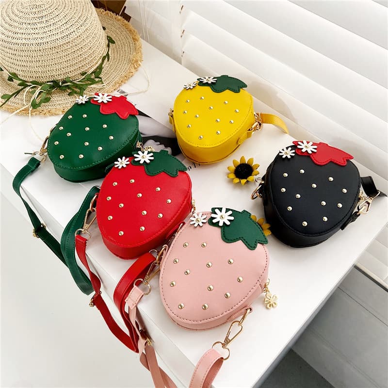 2026 Summer New Korean Style Children's Bag Girls Crossbody Bag Fashion Little Girl Cute Strawberry Accessories Small Bag Trendy