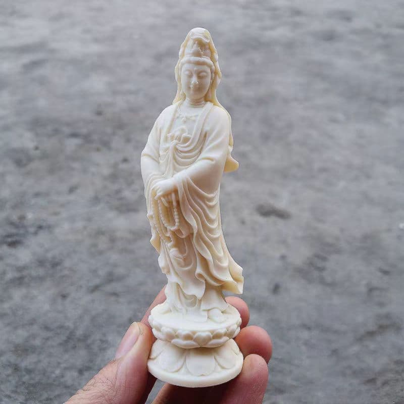 Ivory Nut South Sea Guanyin Bodhisattva Statue Ornament with Lotus Base and Prayer Beads, Home Office Craft for Live Streaming