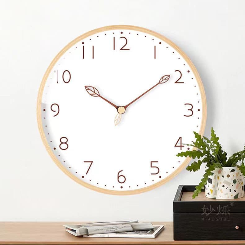 Japanese and Korean Style Silent Quartz Wall Clock, Wooden Frame, Living Room Decorative Clock, Large Sweeping Second Hand Silent Wall Watch