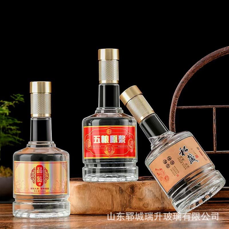 Sealed 1-jin glass liquor bottle, complete packaging with label, empty transparent glass liquor bottles wholesale.