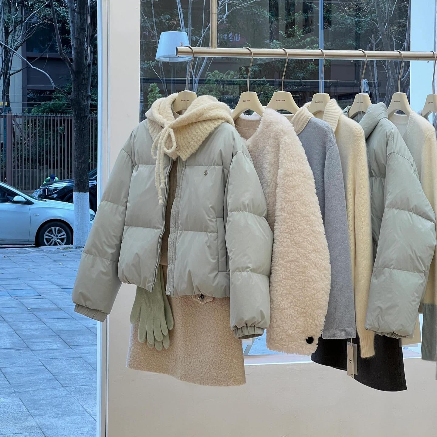 Big brand high-quality winter women's clothing tail goods wholesale down jackets, coats and cotton clothing physical live broadcast stalls supply sources