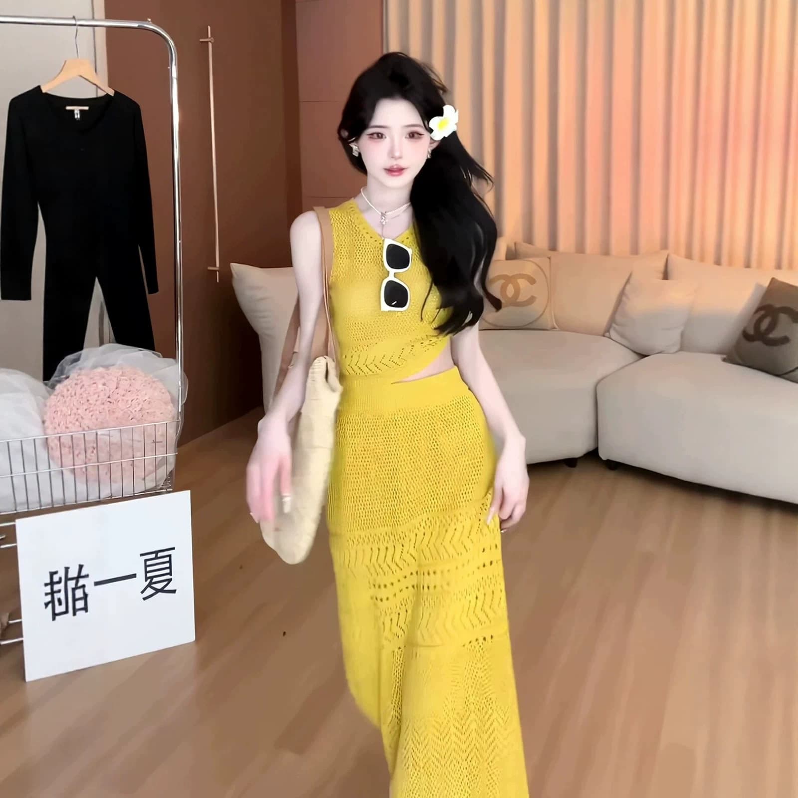 Exquisite hollow knitted vest, half-length skirt suit, summer high-waisted super fairy girl, slim and fashionable daily wear
