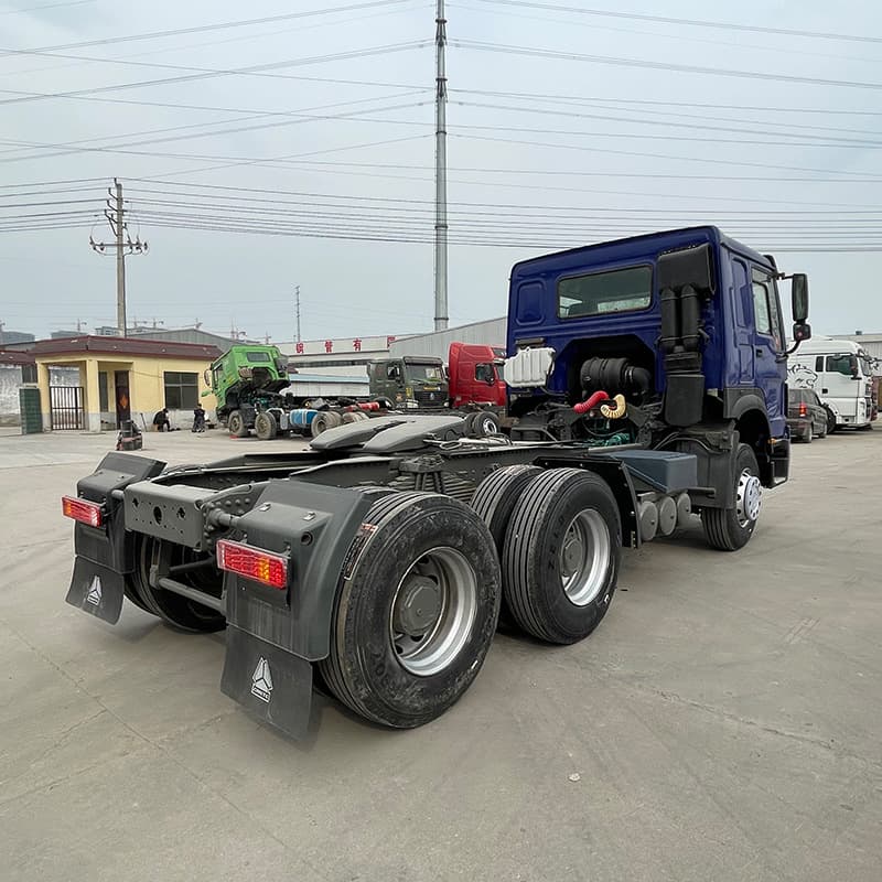 For sale: Howo 8x8 tractor unit, dual-axle semi-trailer tractor, 380 horsepower cargo transport tractor.