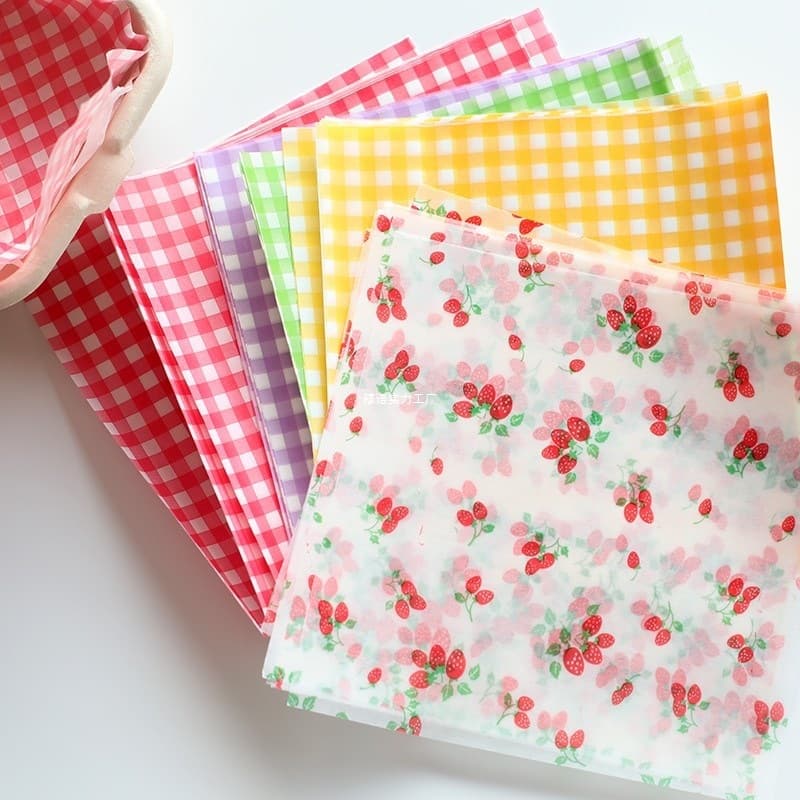 Internet celebrity Korean ins style spring outing cake baking paper grid oil paper fruit strawberry picnic sandwich lunch paper