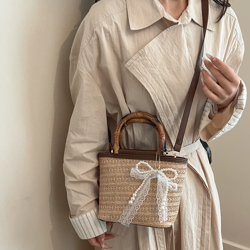 Fashionable Small Bag for Women Beach 2026 New Niche Crossbody Bag Woven Ladies Handbag Straw Woven Bucket Bag