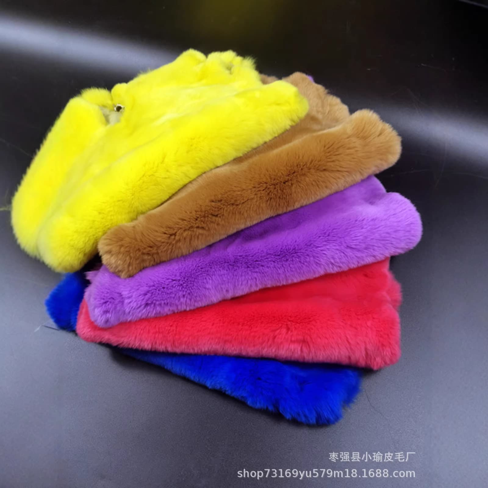 Rabbit skin, whole rabbit fur, clothing materials, knee pads, waist supports, seat cushions, armrests, decorations, photography backgrounds, DIY bags.