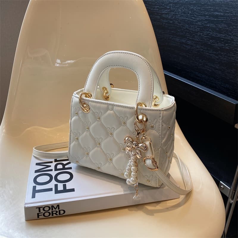 Diamond Stitch Thread Small Bag for Women 2026 Early Spring New Yuezi Fashion Shoulder Crossbody Bag Stylish Handheld Small Square Bag