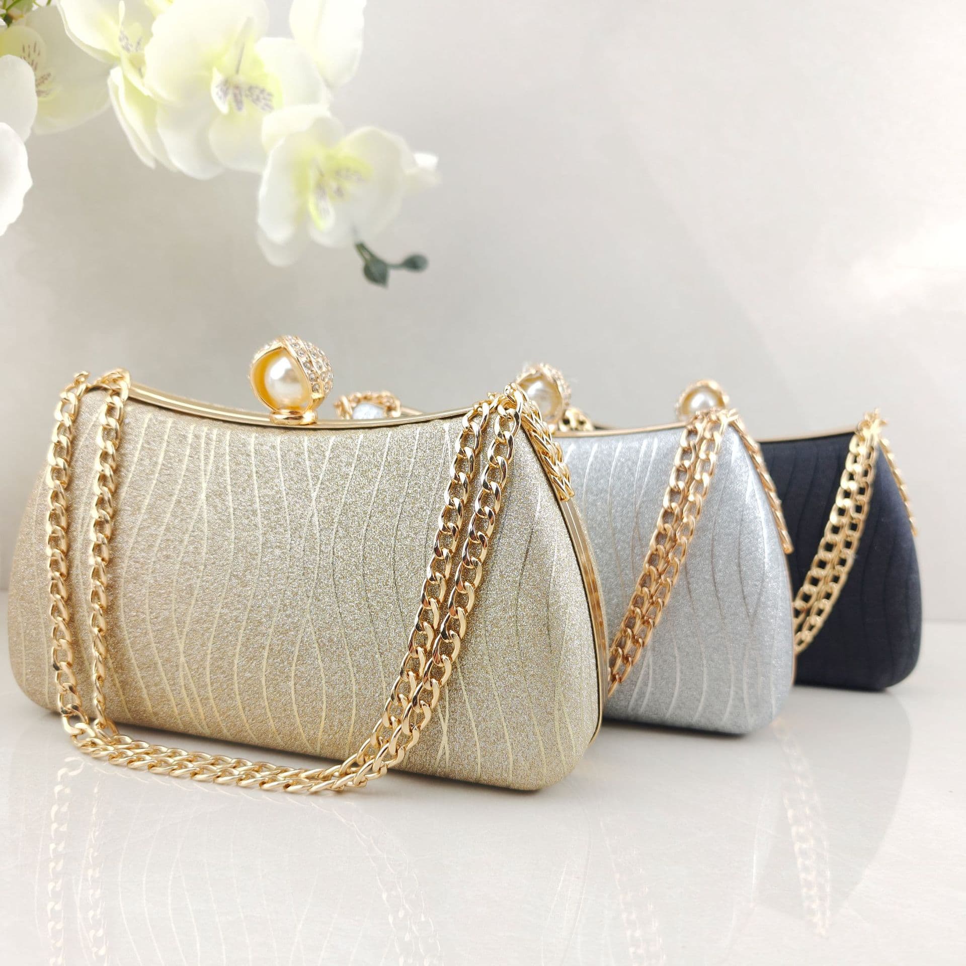 2025 New Metal Chain Dinner Bag Handbag Women's Large Capacity One Shoulder Crossbody Evening Water Ripple Pattern
