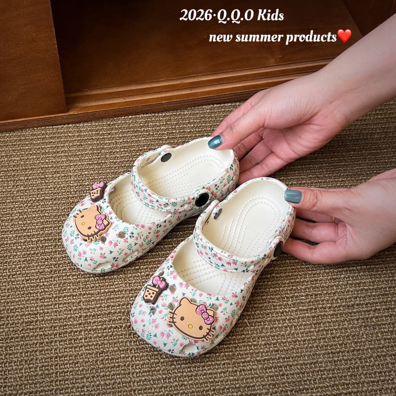 Qqo Children's Shoes 2026 Summer Model Girls' Cute Cartoon Closed-Toe Slippers Shallow Mouth Clogs Student Non-Slip Water Shoes
