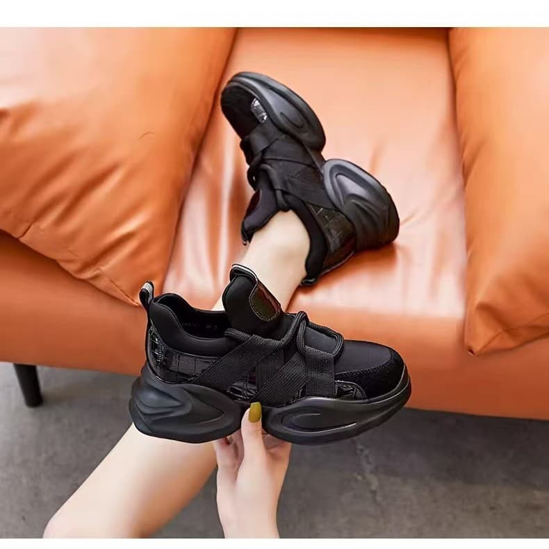 Women's 2026 Korean Style New Thick-Soled Versatile White Sneakers with Internal Height Increase, Mesh Casual Sports Shoes Wholesale