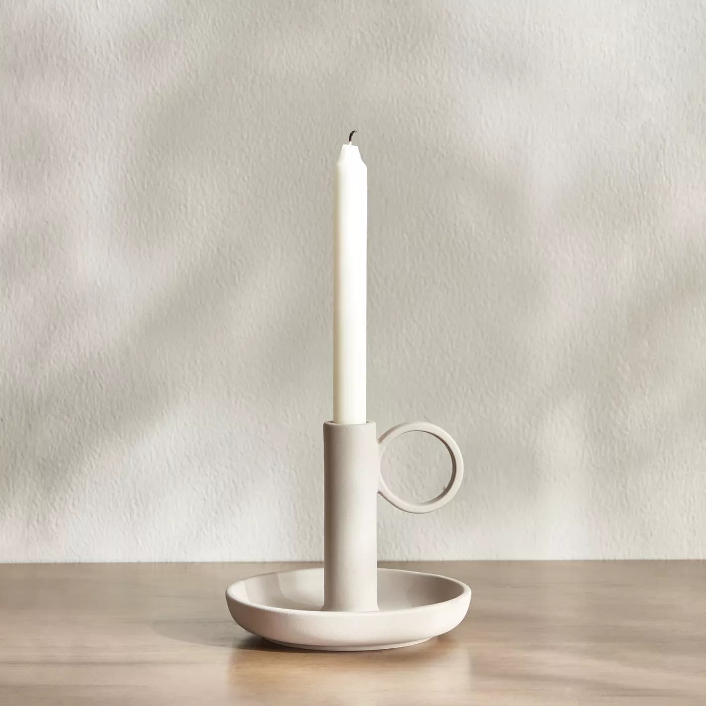 New Creative Handheld Candle Holder Desktop Tea Light Romantic Minimalist Nordic Ceramic Aromatherapy Tapered Candle Stand