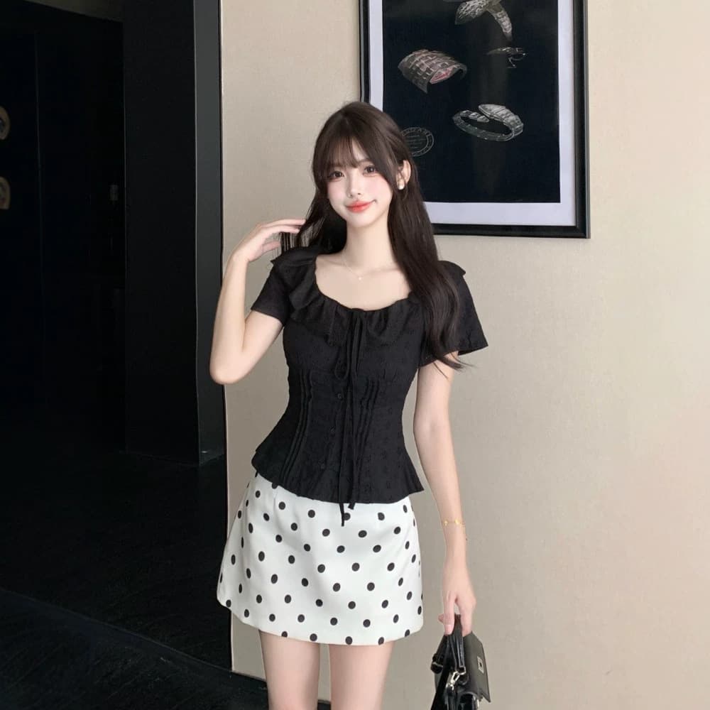 Retro ruffled shirt with lace-up back, waist-cinching slim fit top for fat girls, polka-dot skirt
