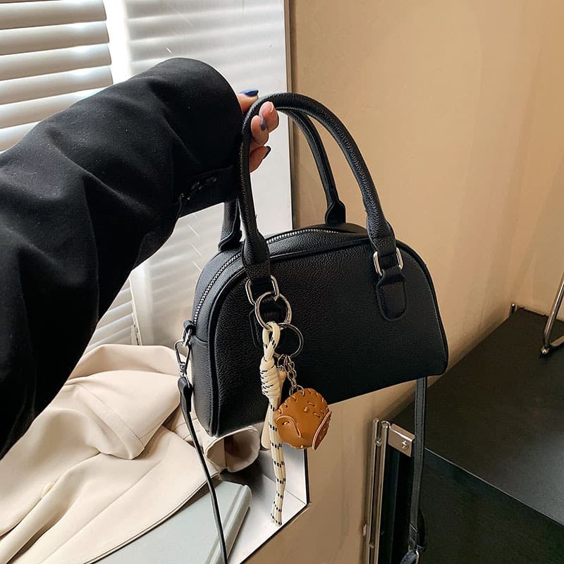 2025 spring new niche design bag women's trend cross-border fashion shoulder crossbody bag women's portable bowling bag