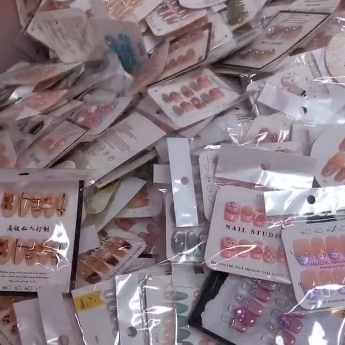 Customizable OEM Handmade Wearable Nail Tips, Random Styles for Street Stall Wholesale, High-End Finished Nails