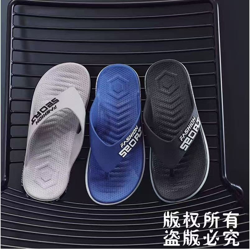 Men's Summer Flip-Flops for Outdoor and Home Use, Non-Slip, Odor-Free, Trendy Thick-Soled Beach Sandals