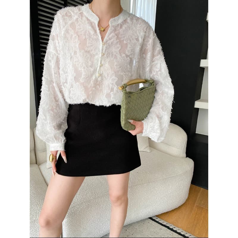 Sinan Early Spring New Style Textured Cut-Out V-Neck French Commuter Style Shirt Sn8533