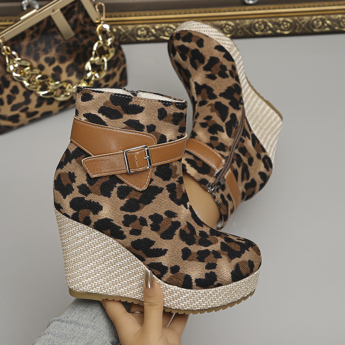 2026 Autumn New Leopard Print Wedge Ankle Boots for Women, European and American Fashion Belt Buckle Thick Sole Height Increase Chelsea Boots Cross-border
