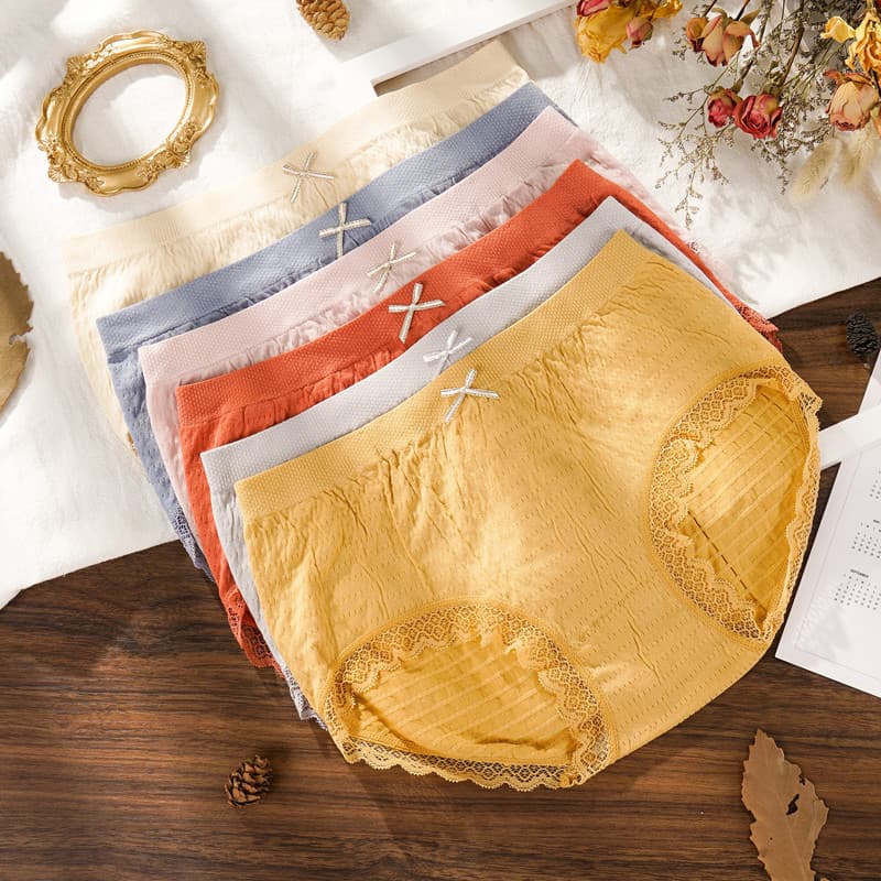 Japanese-style lace-trimmed seamless solid color bow-knot graphene crotch high-elastic triangle panties for girls.