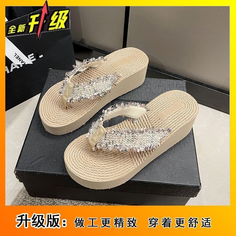 Trendy Beach Anti-Slip Sandals 2025 Summer New Women's Flip-Flops Fashion Thick Sole Beach Shoes