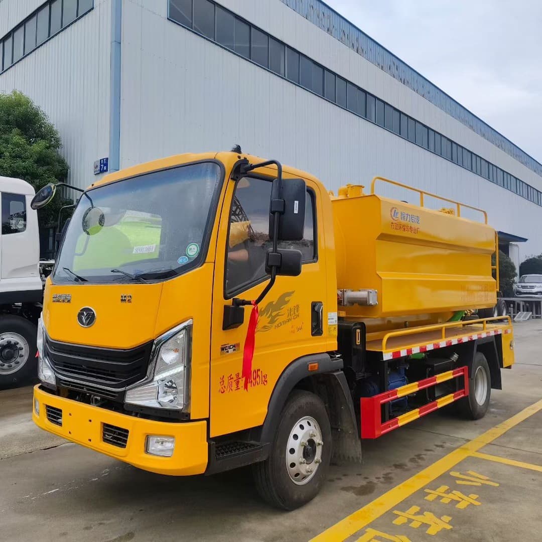 Sinotruk Wangpai Blue Plate Cleaning and Sewage Suction Truck, 3 Cubic Meter & 5 Cubic Meter Pipe Dredging Truck, 3+2 High Pressure Cleaning and Sewage Suction Truck