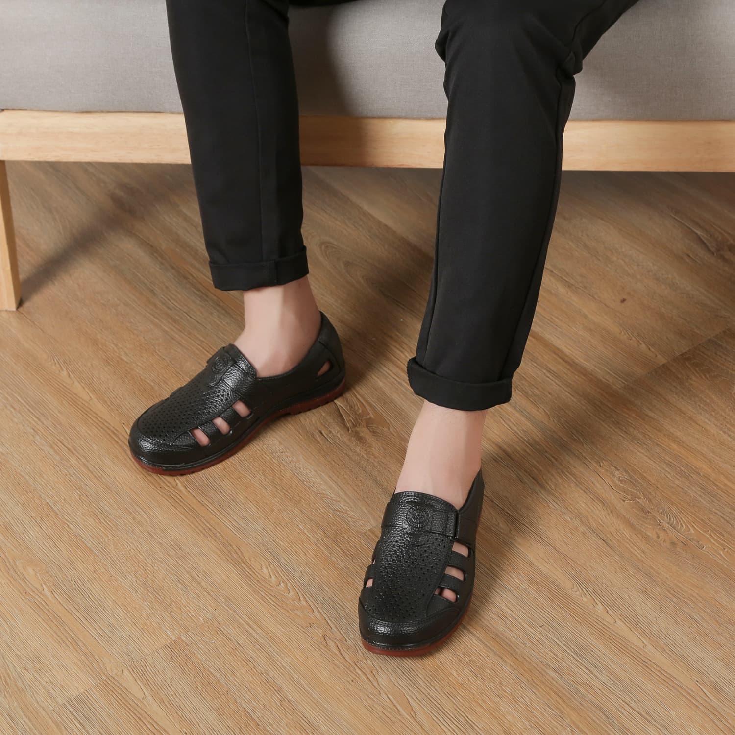 Summer Men's Breathable Hole Shoes, Hollow Beach Shoes, Casual Soft Sole Dad Shoes, Cowhide Sole Closed-Toe Sandals for Men