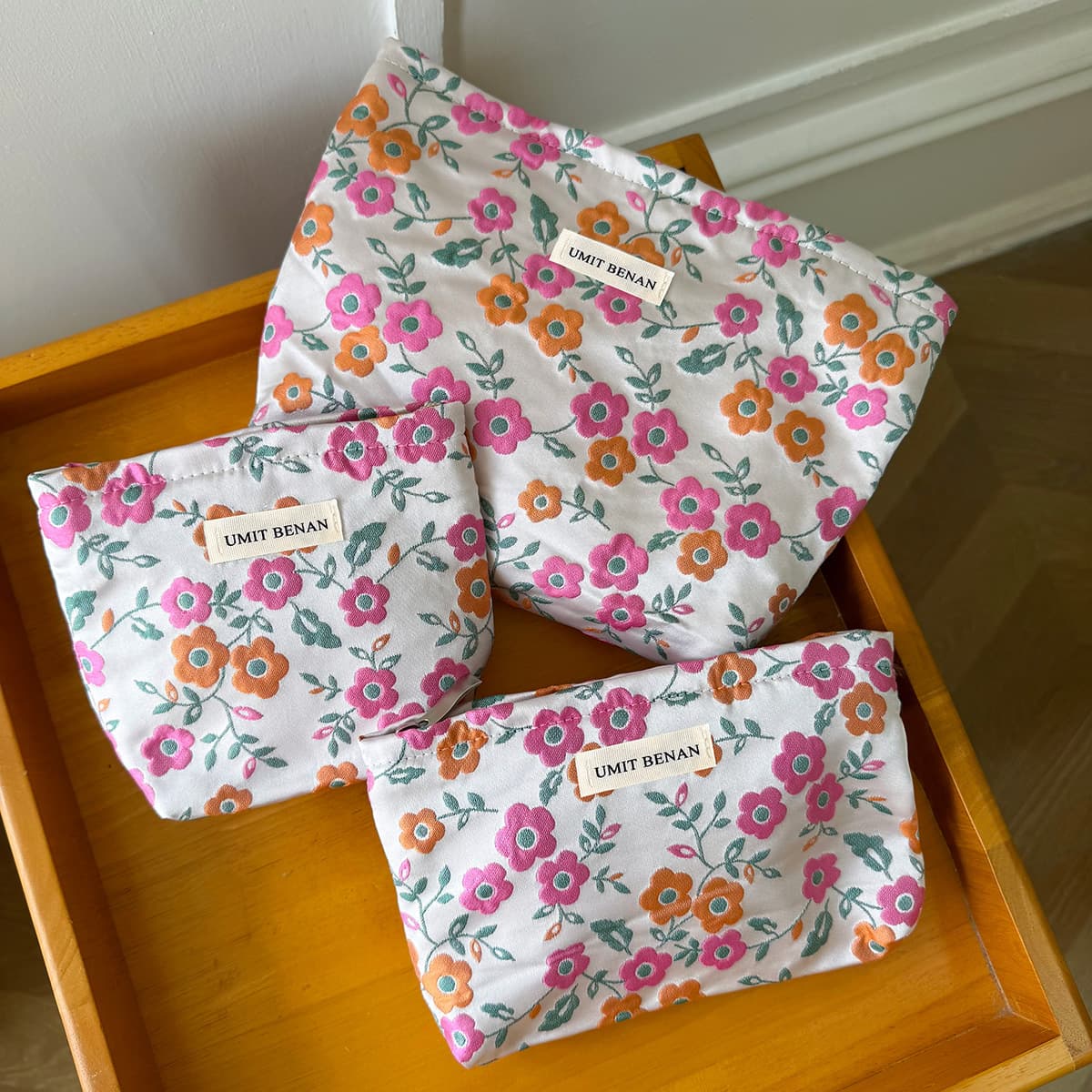 Small fresh pastoral style cosmetic bag three-dimensional flower hand wash bag mobile phone coin purse storage bag anti-wear cloth bag