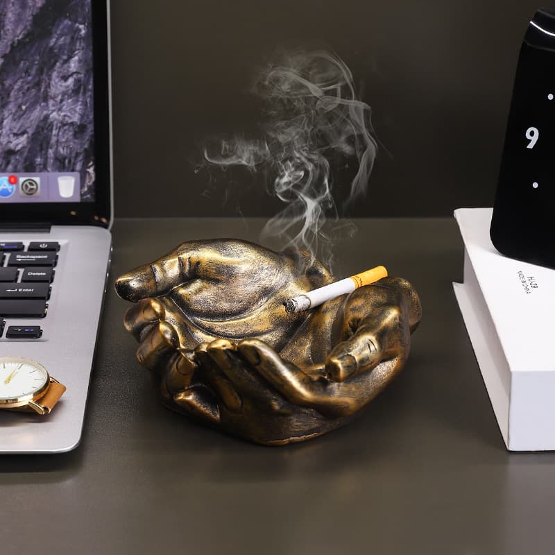 Creative hand-held ashtray household light luxury personality trend living room high-end ashtray office desktop decoration