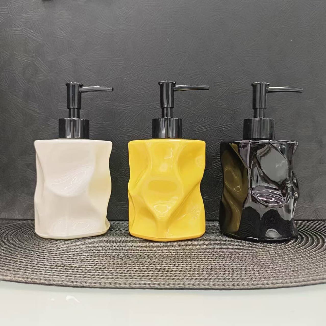 Creative ceramic bathroom lotion dispenser bottles, high-end hotel/household soap pump empty containers