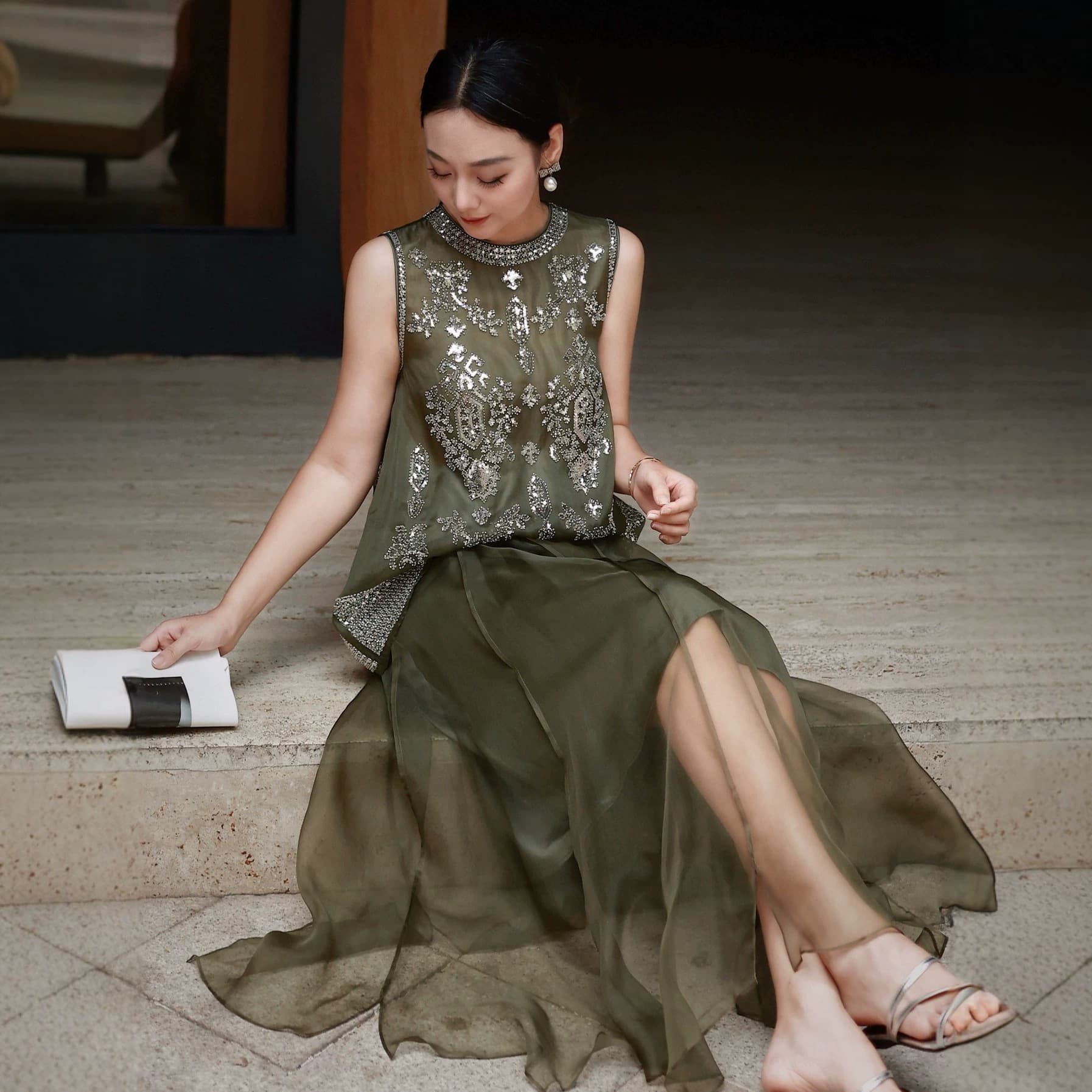 Daiweier Summer New Silk Vest, New Chinese Style Green Fashion Sleeveless Jacket, Heavy Embroidery National Style Top