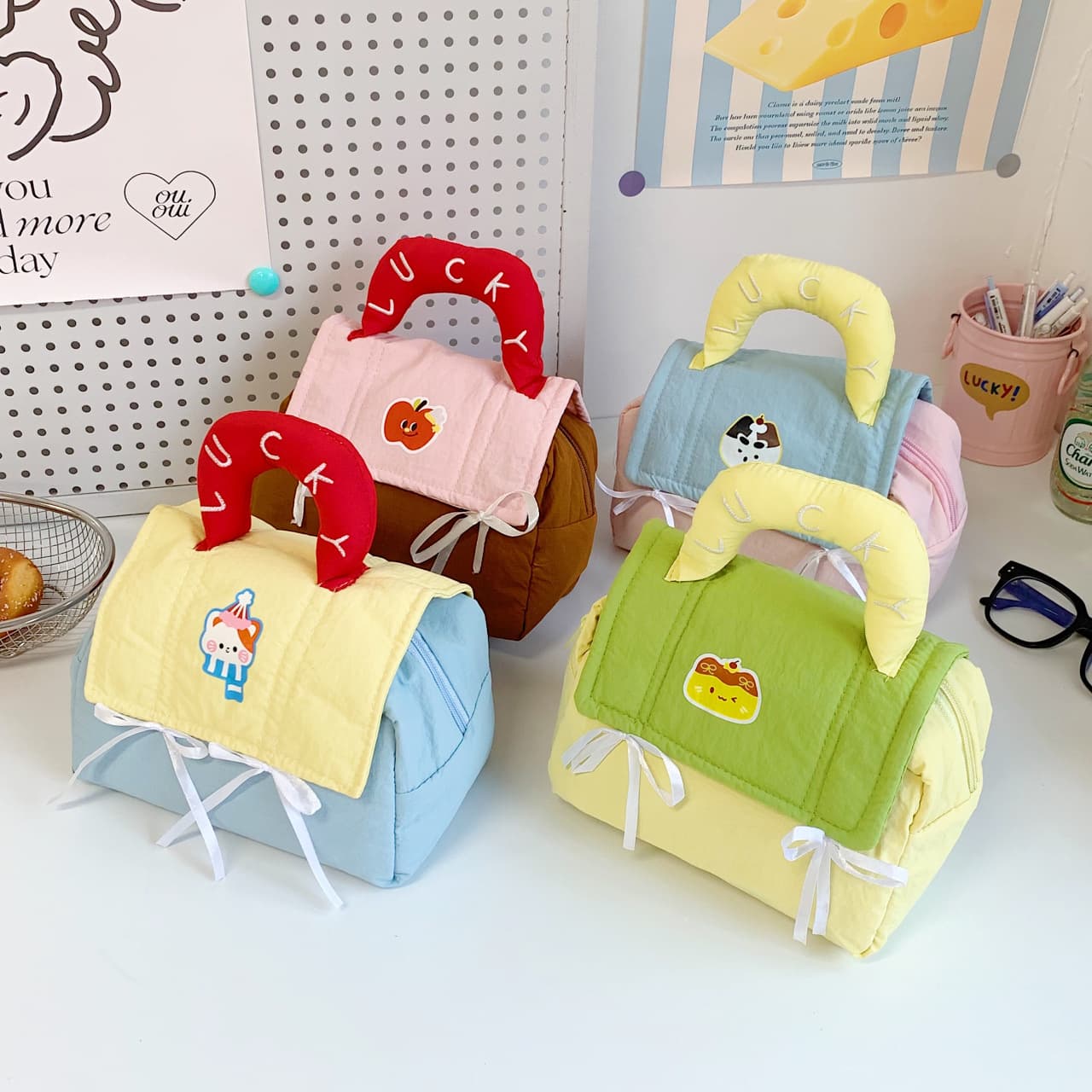 Trendy women's bag large capacity portable cosmetics storage bag 2026 new versatile girls makeup handbag
