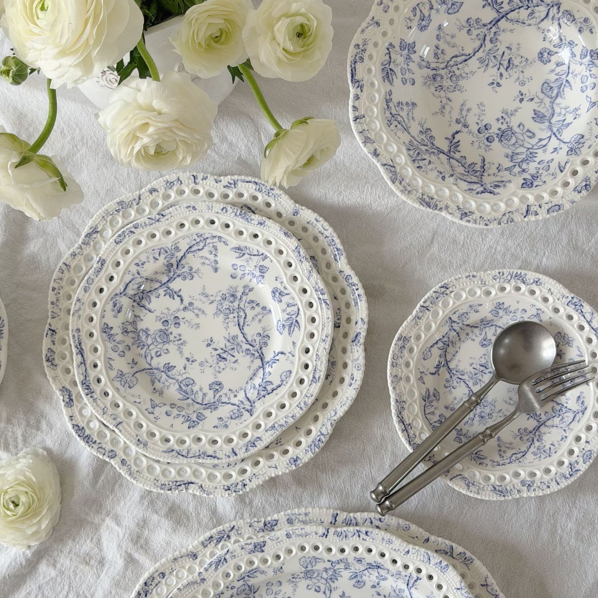 French Victorian Blue Vine Ceramic Tableware Hollow-Out Plate Cup and Saucer Deep Plate Oval Plate Dessert Plate Western Dinner Plate