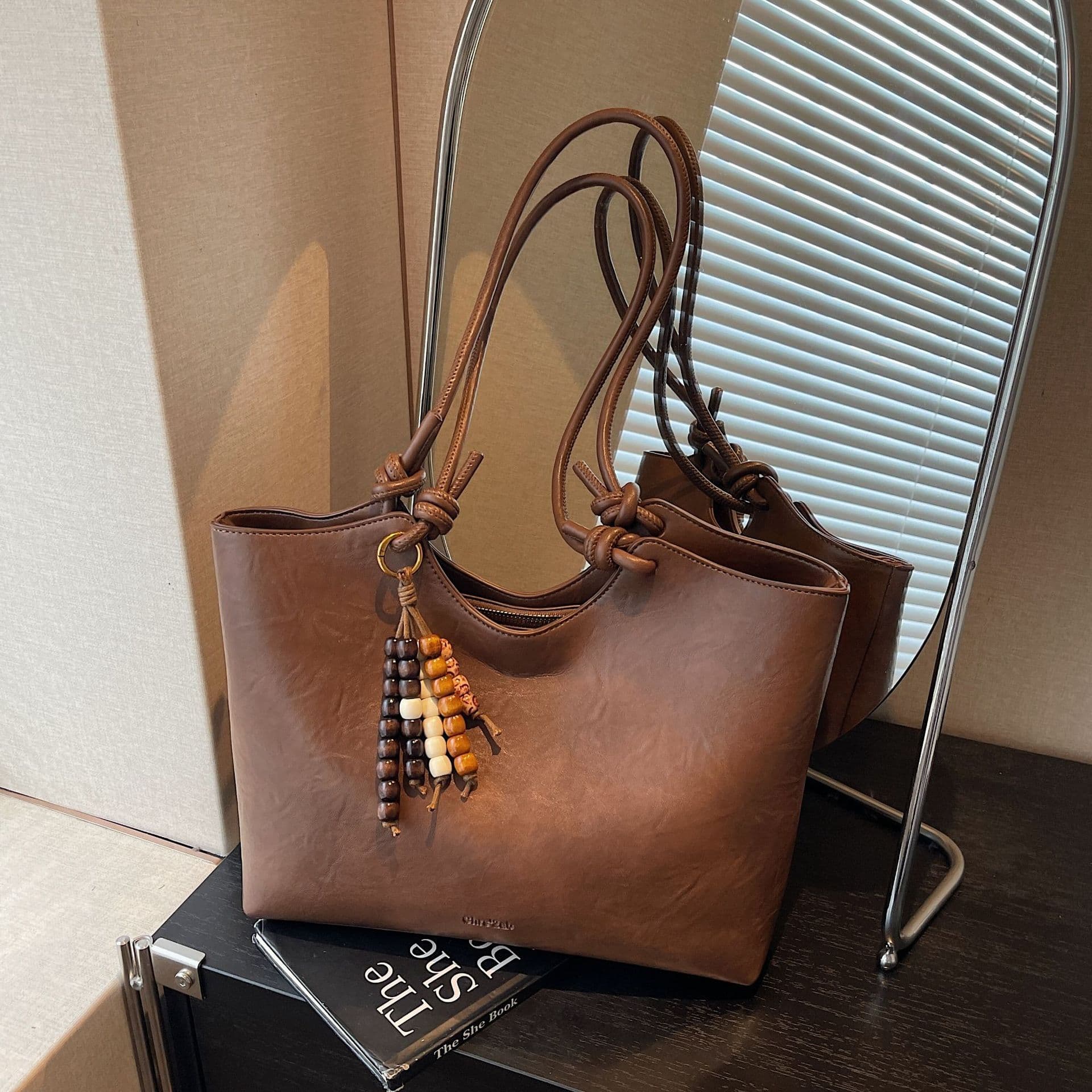 Cross-Border Large-Capacity Underarm Bag for Women 2025 New Retro Shoulder Bag Simple Handbag Commuter Tote Bag