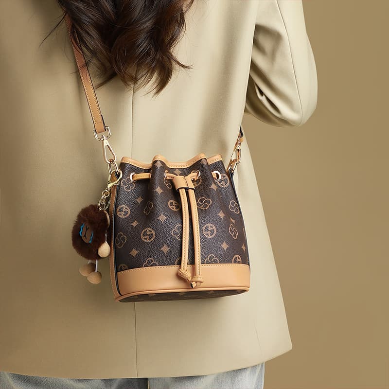 Bucket Bag 2026 New Women's Bag Versatile Summer Shoulder Bag Bucket Bag High-End Large Capacity Crossbody Bag