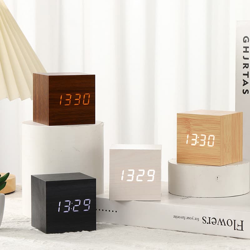 Creative LED Voice-Controlled Digital Alarm Clock, Silent, Student Night Light, Square Wooden Bedside Clock