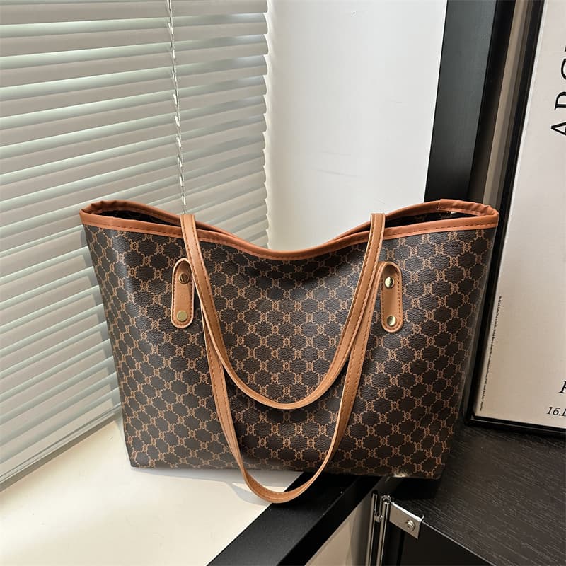 Commuting Large-Capacity Tote Bag 2025 Spring and Summer New Trendy Retro Printed Travel Style Cross-Body Shoulder Bag