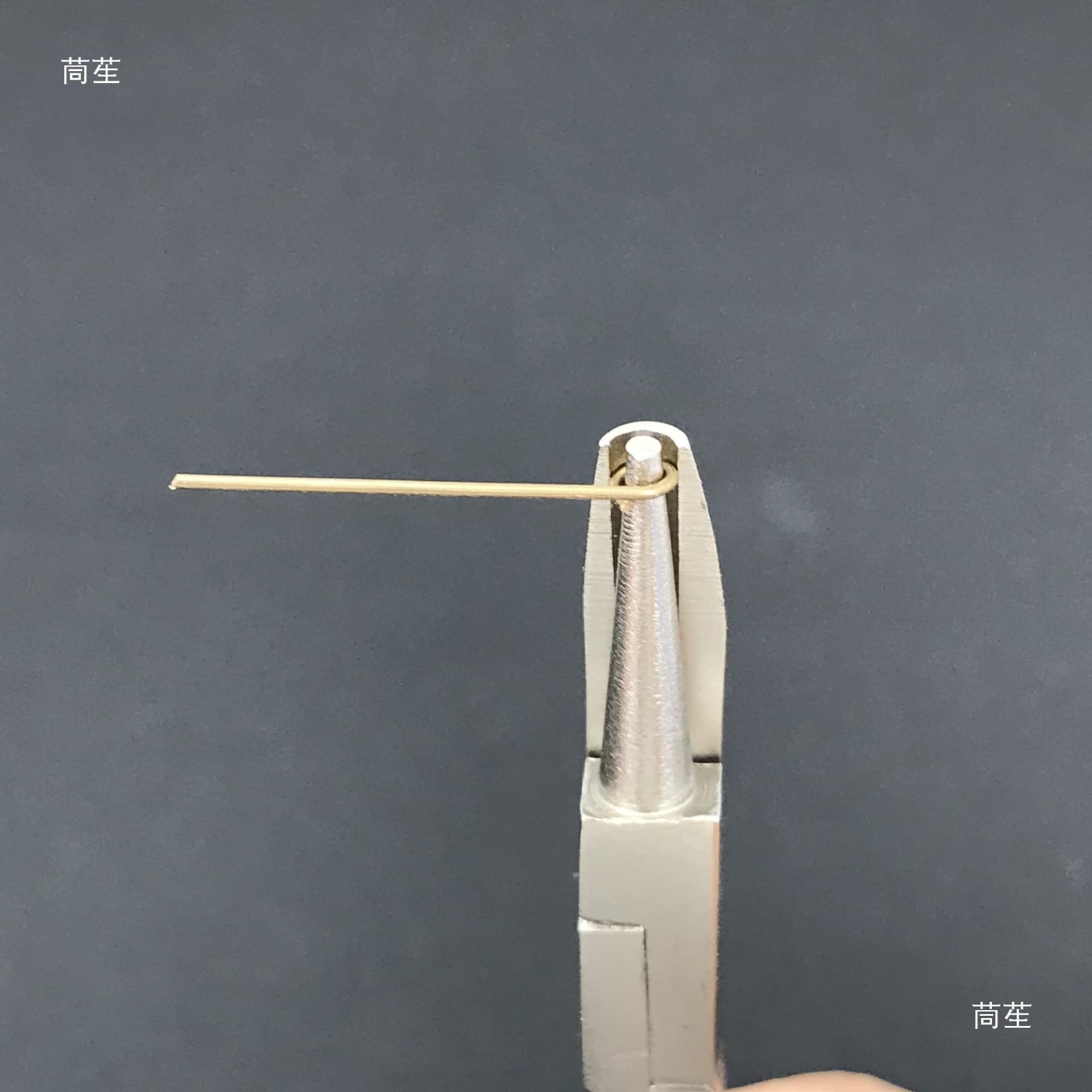 Semi-groove semi-circular pliers, round-nose hand pliers, wire winding needle coiling pliers, copper wire jewelry, figure-eight needles, copper rings, DIY tools
