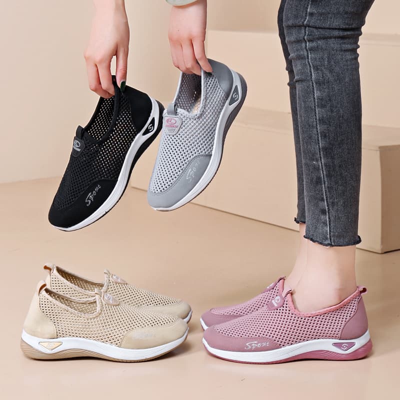 Middle-Aged and Elderly Mom Shoes New Style Old Beijing Cloth Shoes Women Summer Breathable Mesh Hollow Large Mesh Casual Sports Shoes