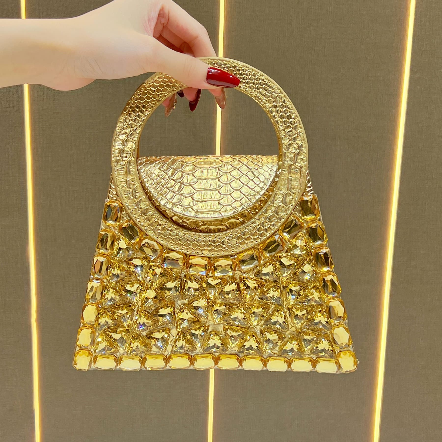 New Style Women's High-End Fashion Niche Handbag, Female Socialite's Diamond-Encrusted Shoulder Crossbody Bag, Elegant Chain Evening Bag
