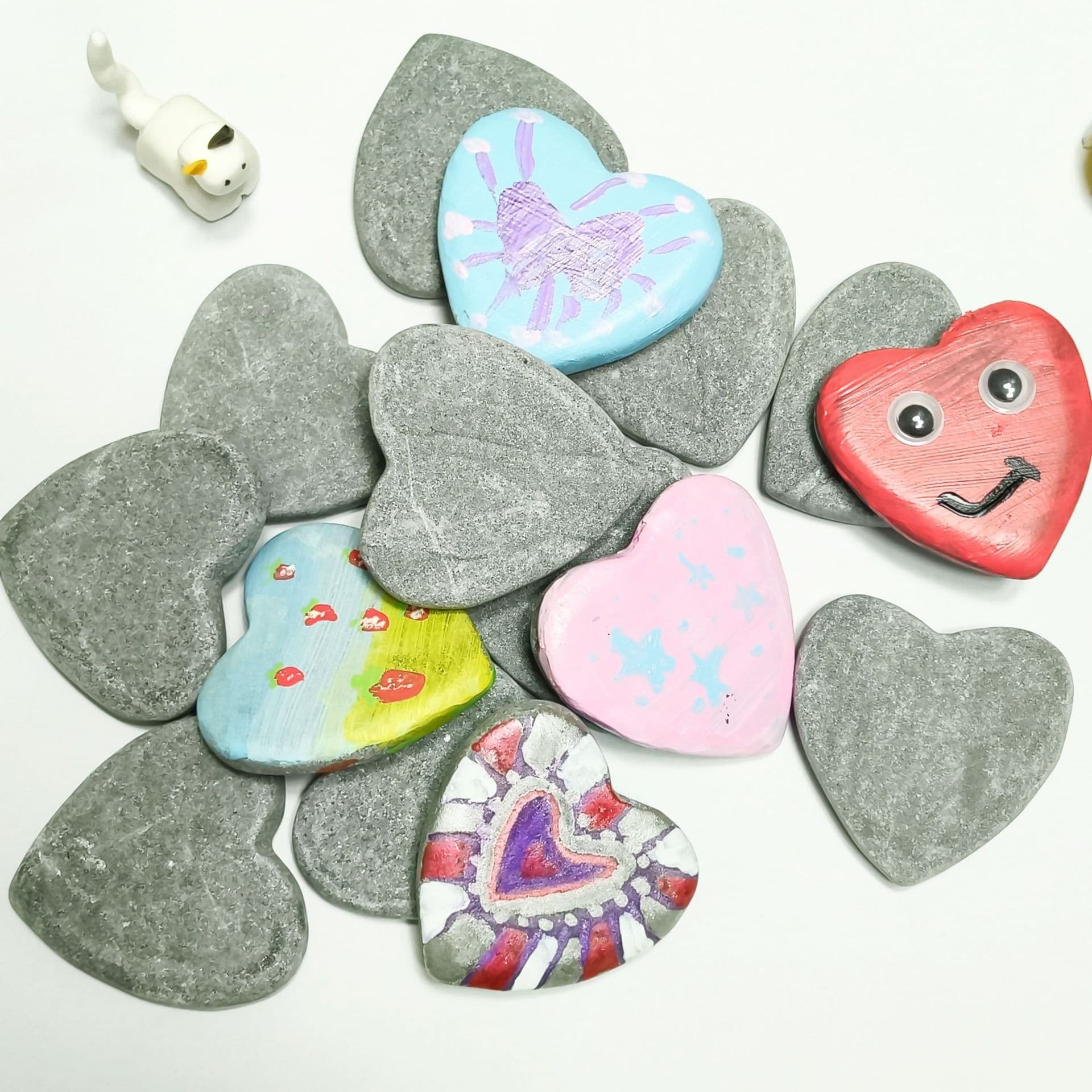 Painting stones, heart-shaped ornaments, marble heart-shaped stress-relieving stones, lucky stone stickers, nail art decorations