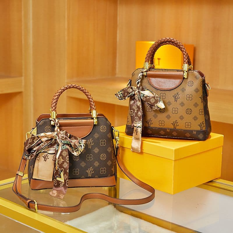 Source Factory Louis Michel 2025 New Light Luxury Fashion Casual Versatile Shoulder Crossbody Handbag