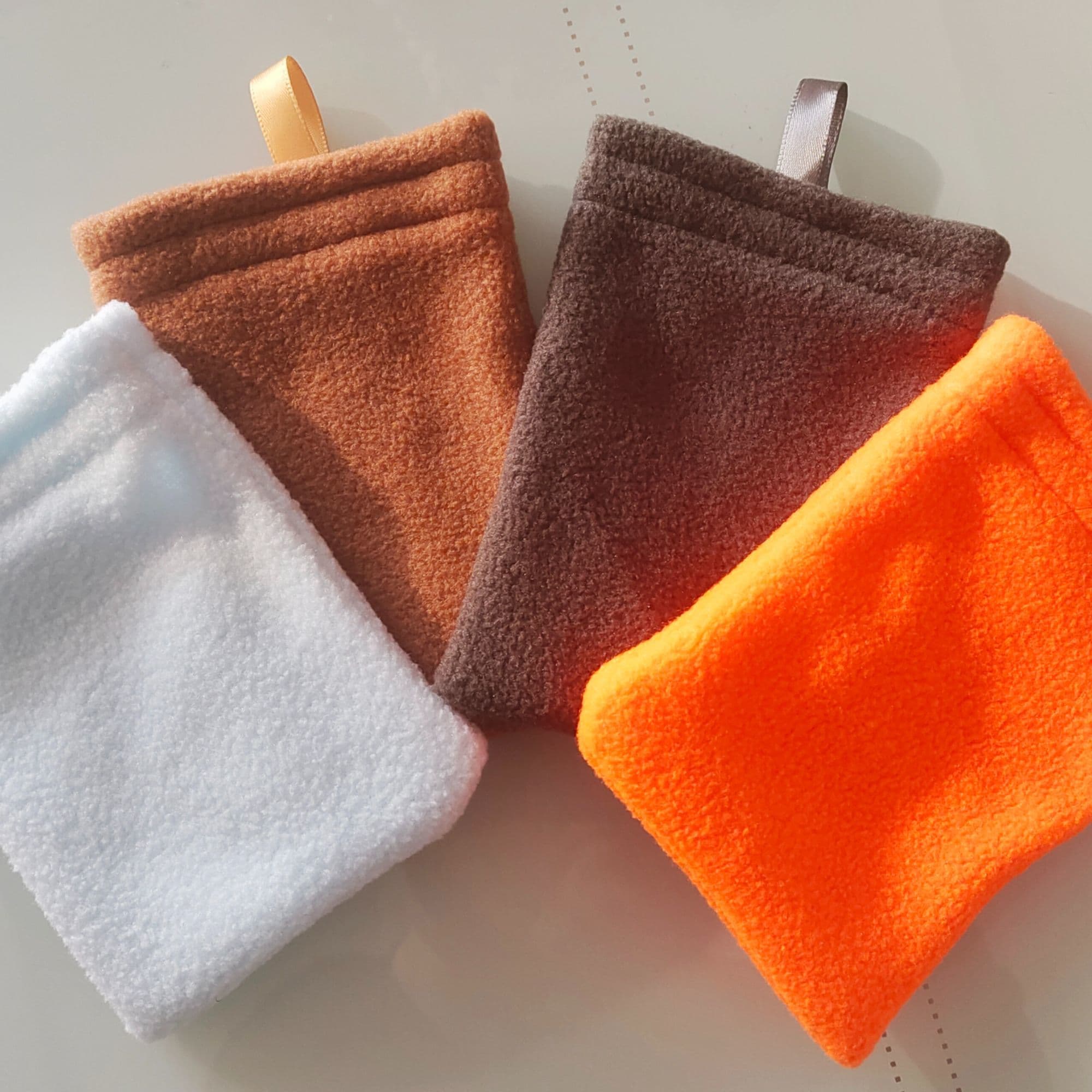 Peacock-patterned hand warmer bag, universal style, velvet hand warmer bag, fleece bag with catalyst included.