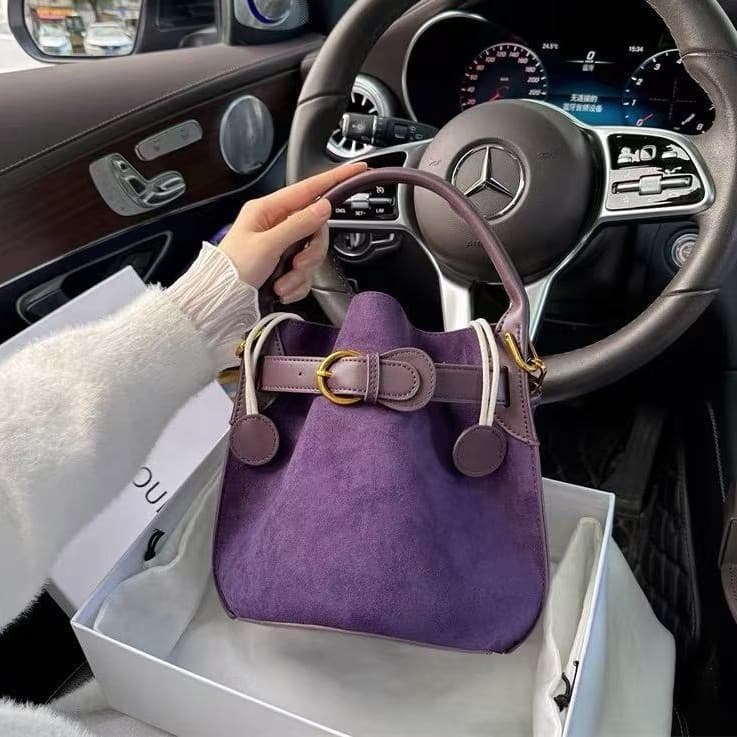 Niche design, sophisticated purple velvet bucket bag for women, new spring 2025 style, trendy shoulder/crossbody bag.