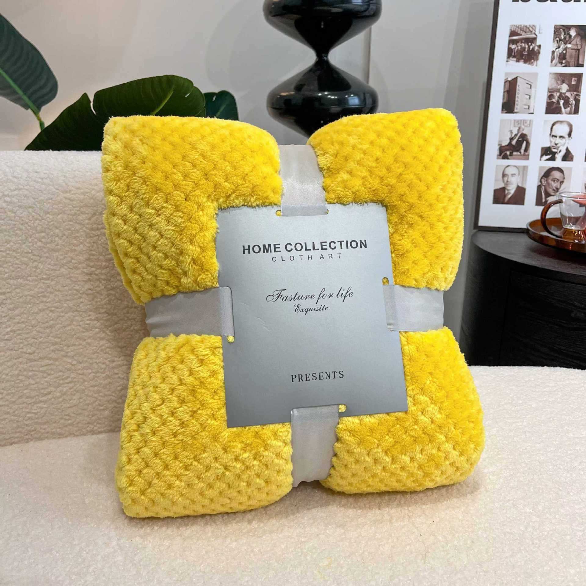 Pineapple Pattern Blanket Flannel Throw Office Nap Blanket Winter Thickened Coral Fleece Cover Air Conditioning Fleece Blanket