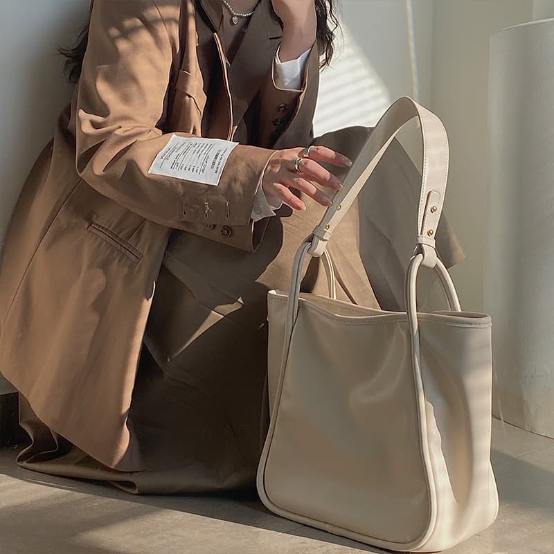 Back-to-school bag for women, Korean version, simple off-white handheld tote bag, niche design, commuting large-capacity shoulder bag