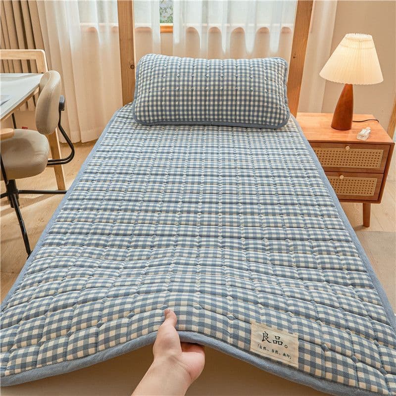 Xinjiang cotton padded mattress toppers, home use bedding, student dormitory single bed cotton padding, and bottom bed protectors