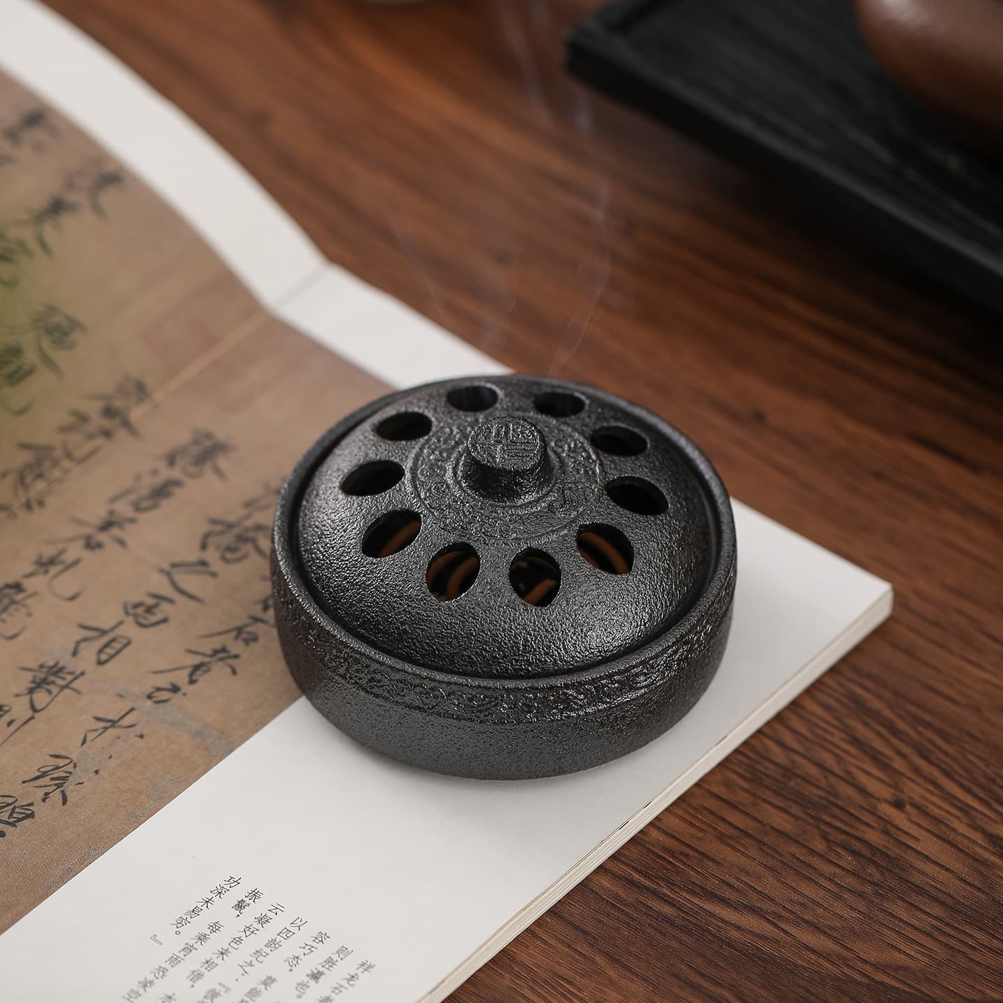 Home Ceramic Incense Burner Indoor Fireproof Incense Holder Creative Ceramic with Lid Incense Plate New Chinese Style Aromatherapy Burner Decoration