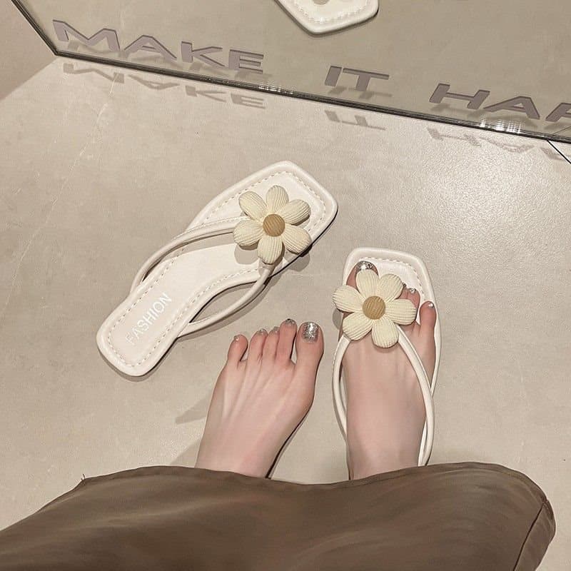 Flat Sandals 2025 Summer New Anti-Slip Flower Flip Flops Fashion Beach Women's Shoes