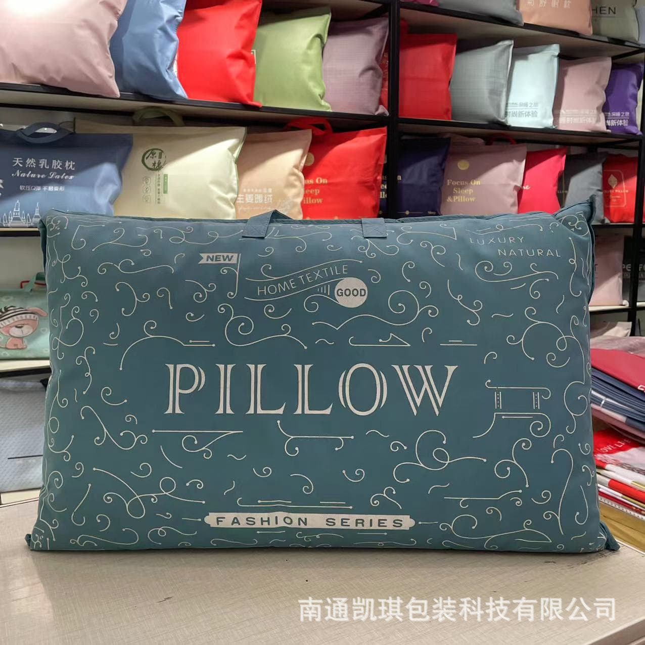 Factory outlet non-woven pillow core bags, multi-colored non-woven film home textile packaging bags, customizable printing with zippered tote bags
